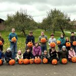 Kürbisschnitzen mit den Stromberger Landfrauen
